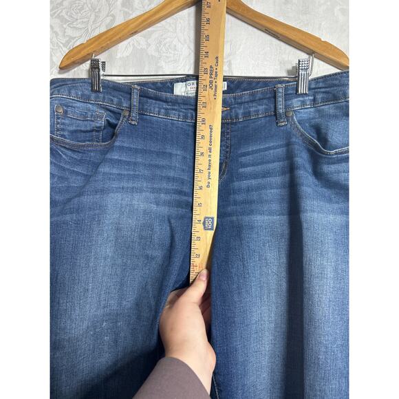 Torrid Jeans 16 Straight Cropped Raw Hem Blue Denim Stretch - Picture 8 of 15
